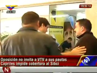 Ocariz dice que VTV tiene miedo de Capriles y luego huye para no responder preguntas