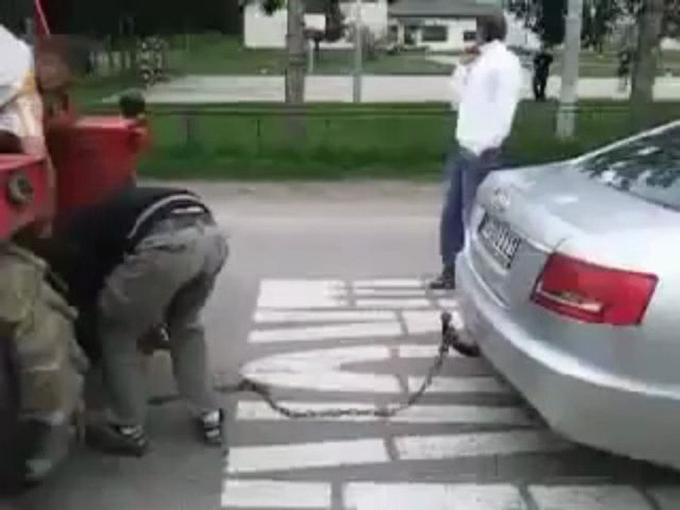 Audi A6 vs Traktör