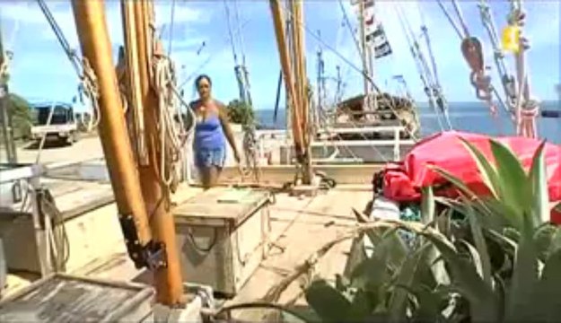 Pirogues traditionnelles au départ.