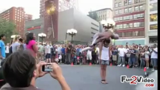Street Performers Aamazing Video
