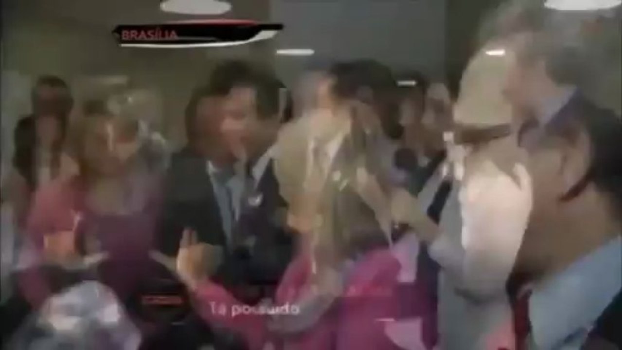 Pr Malafaia JATINHO sai do salto pra cima da bela Reporter CQC - BAND