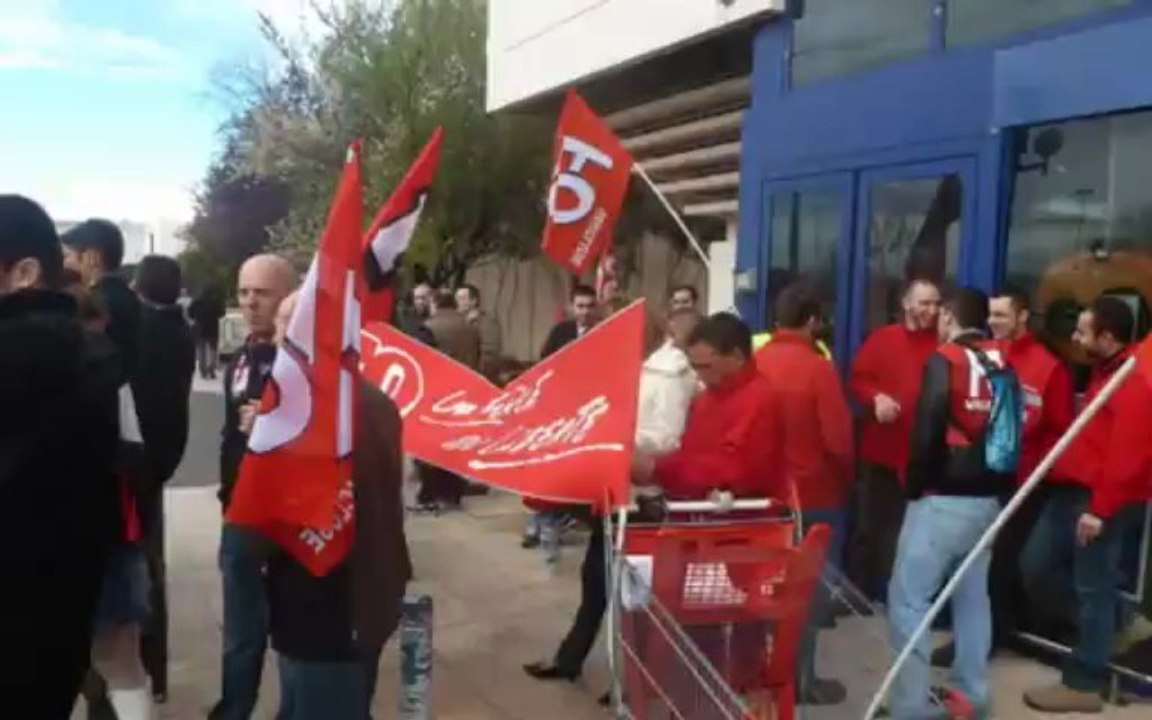 Grève FO auchan le Pontet le 30 mars 2013 -Moyenne