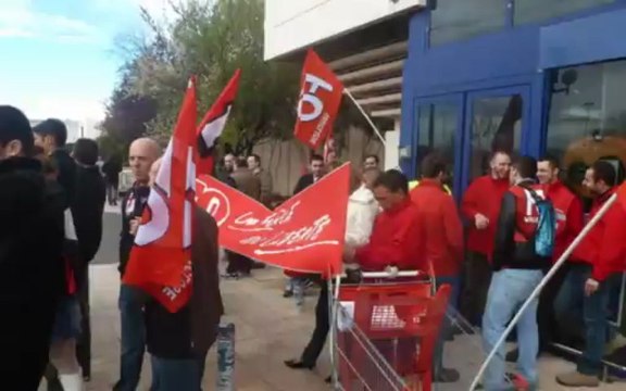 Grève FO auchan le Pontet le 30 mars 2013 -Moyenne