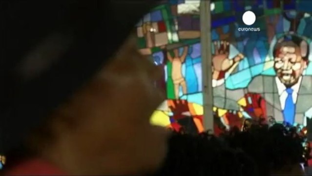 Los sudafricanos rezan por la recuperación de Mandela