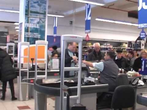 Napoli - Spesa sociale, Astir dalla Coop di via Arenaccia (29.03.13)