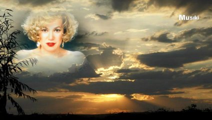 Nurdan Torun ♫ bir kızıl goncaya benzer dudağın.HD