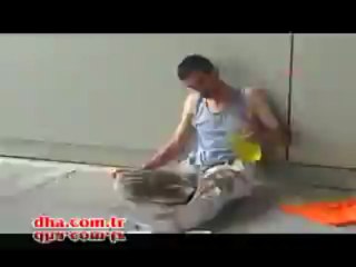 AKP'li belediye önünde kendini yaktı