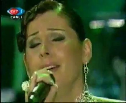 Funda Arar - Gözlerinin İçine Başka Hayal Girmesin