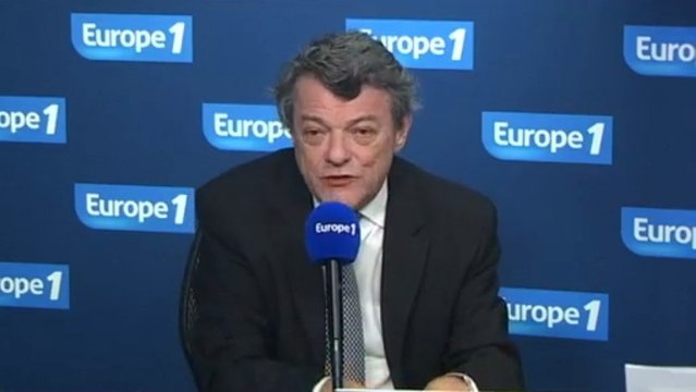 Borloo : Le chef regarde sa boîte à outils où il n'y a rien