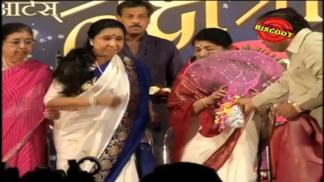 Asha honoured by sister Lata Mangeshkar