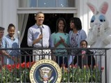 Obamas welcome children to Easter Egg Roll