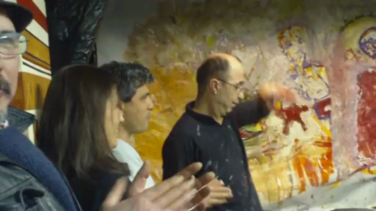 peinture en live  une performance de zouhir boudjema  a l occasion de la journee  contre l oubli  avec Ajouad en collaboration avec l acb  paris  du 1er avril 2013