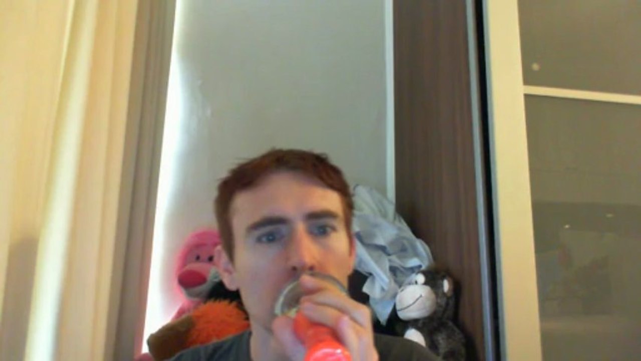 Wiwi égratigne "en deux mots" d'Yves Jamait