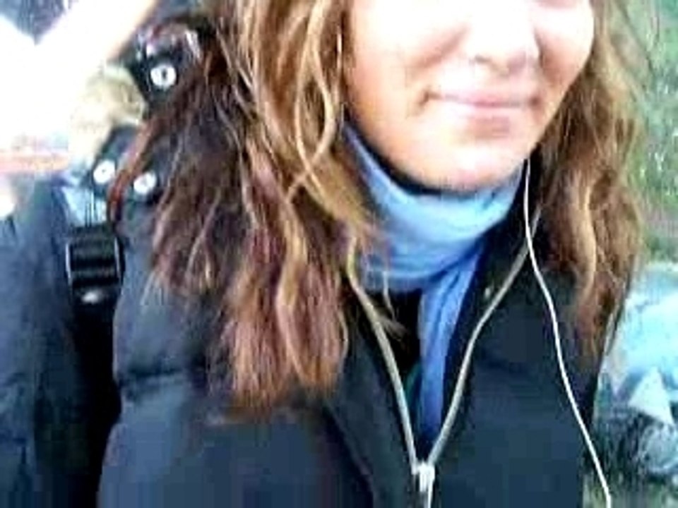 AmAndInE cRi a l'AiDe !