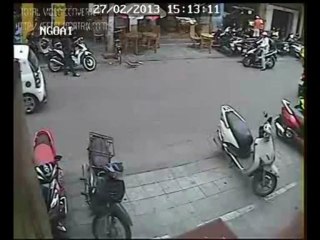 Lắp đặt camera tại Thái Bình - 0904.909.891 - 2 thanh niên bảnh bao rình ăn cắp Airblade