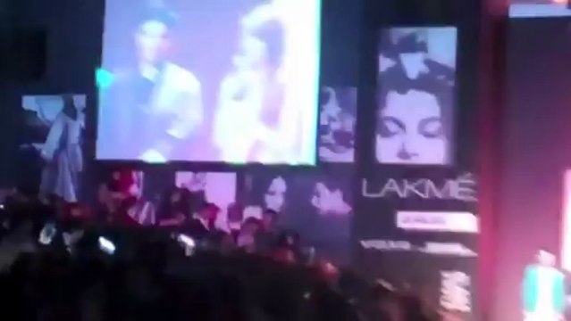 Varun Dhawan, Siddharth Malhotra, Priyanka Chopra walk for Manish Malhotra at LFW