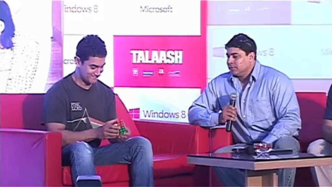 Aamir Khan Solves Rubik's Cube Live On Stage