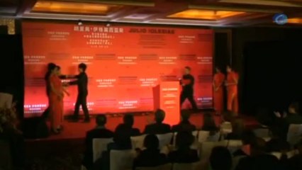 Julio Iglesias recibe el trofeo Guinness Récords en Pekín