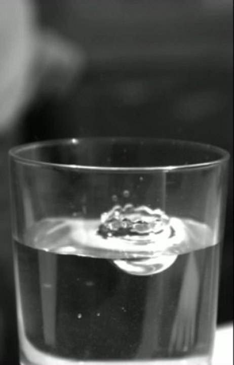 Chute d'une goutte d'eau - 1000 images par seconde