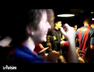 Скачать видео: PSG/BARCA : Les supporters de Barcelone se rassemblent dans le pub Auld Alliance