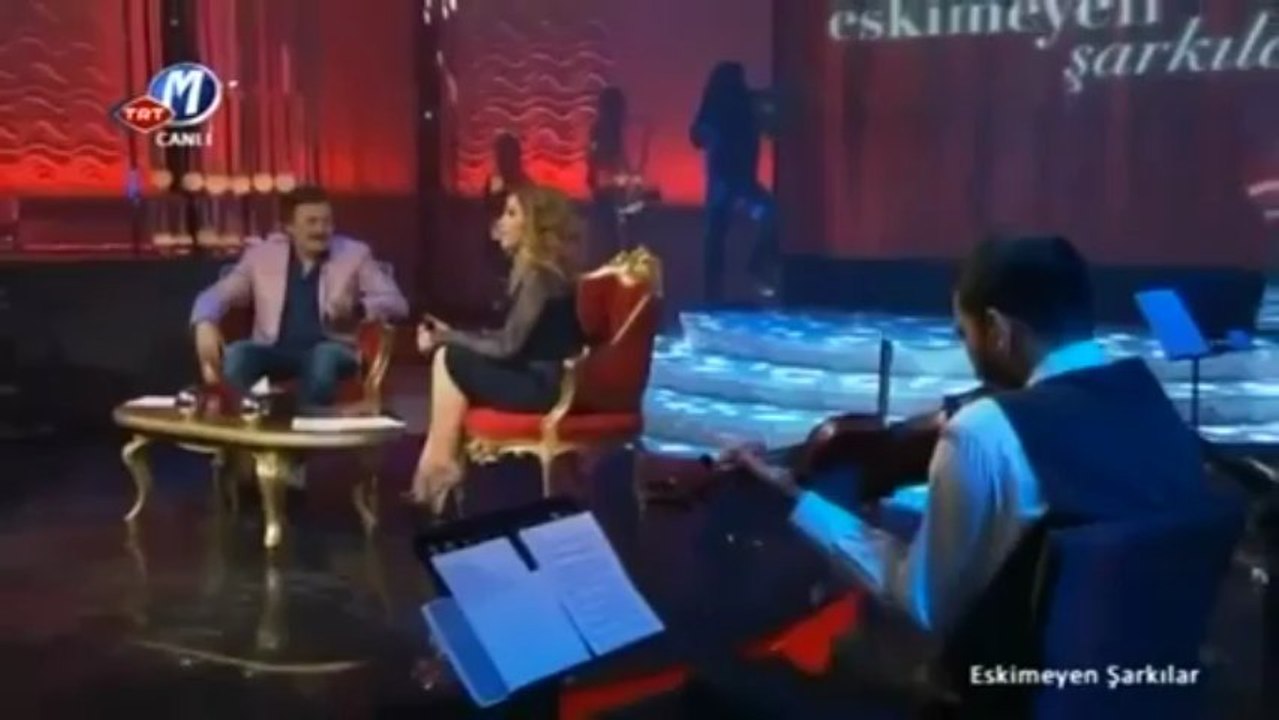 Burcu Güneş _ Selami Şahin - Özledim @Eskimeyen Şarkılar