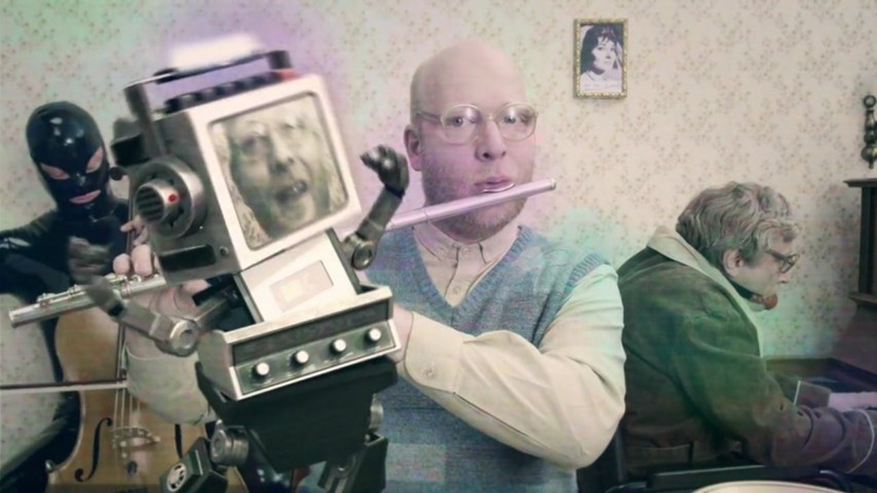 MeTube: August sings Carmen 'Habanera'