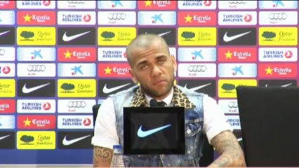 Alves: "No tengo problemas para jugar más en defensa"