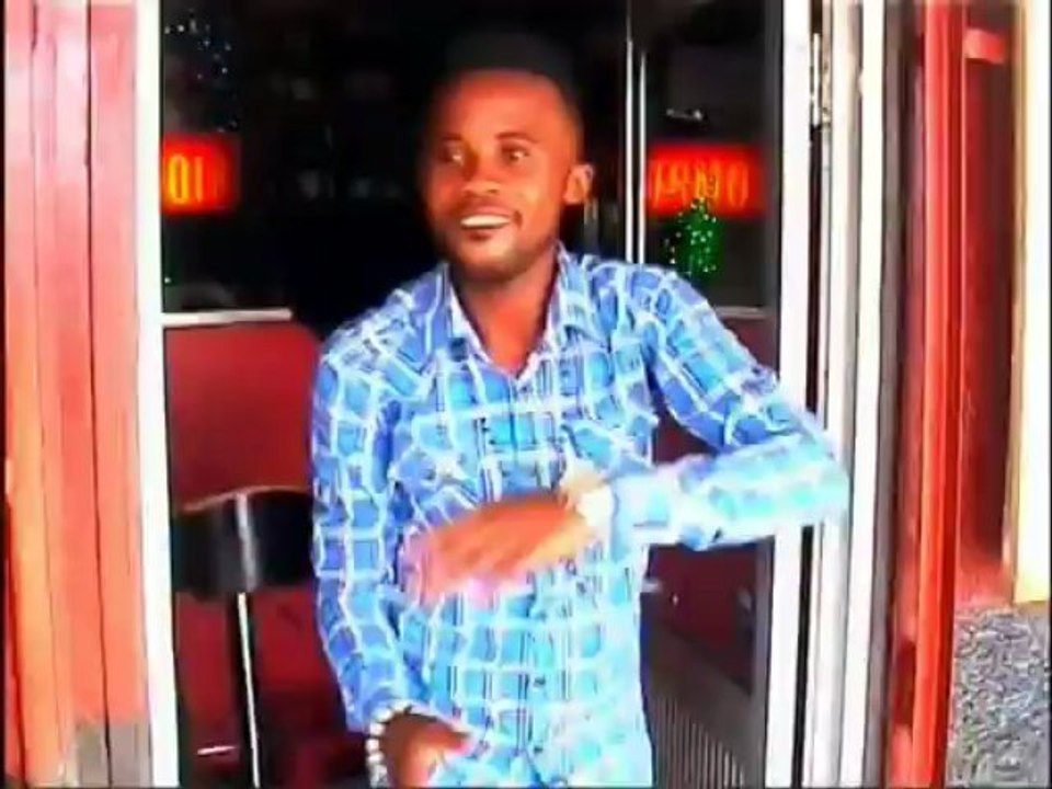 DJ VISAS CHANTE POUR LA TAVERNE DE OLIVIER MALOUMBI