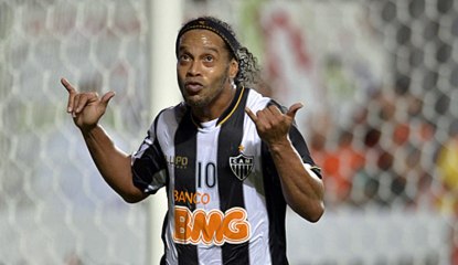 Un nouveau but de génie pour Ronadinho !