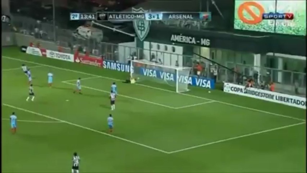 (GOAL) Ronaldinho a toujours du génie !