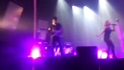 Mutine chante "Fille ou Garçon" (Live zénith de paris 30.03.2013)