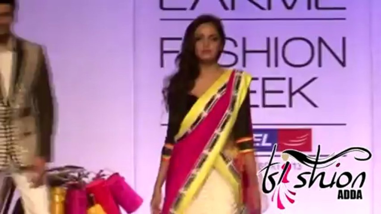 Shazahn Padamsee Stumbles On Ramp @ Lakme Fashion Week 2013