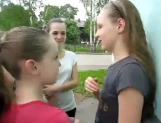 Brincadeira estranha de adolescentes: estrangular uns aos outros e compartilhar as suas impressões