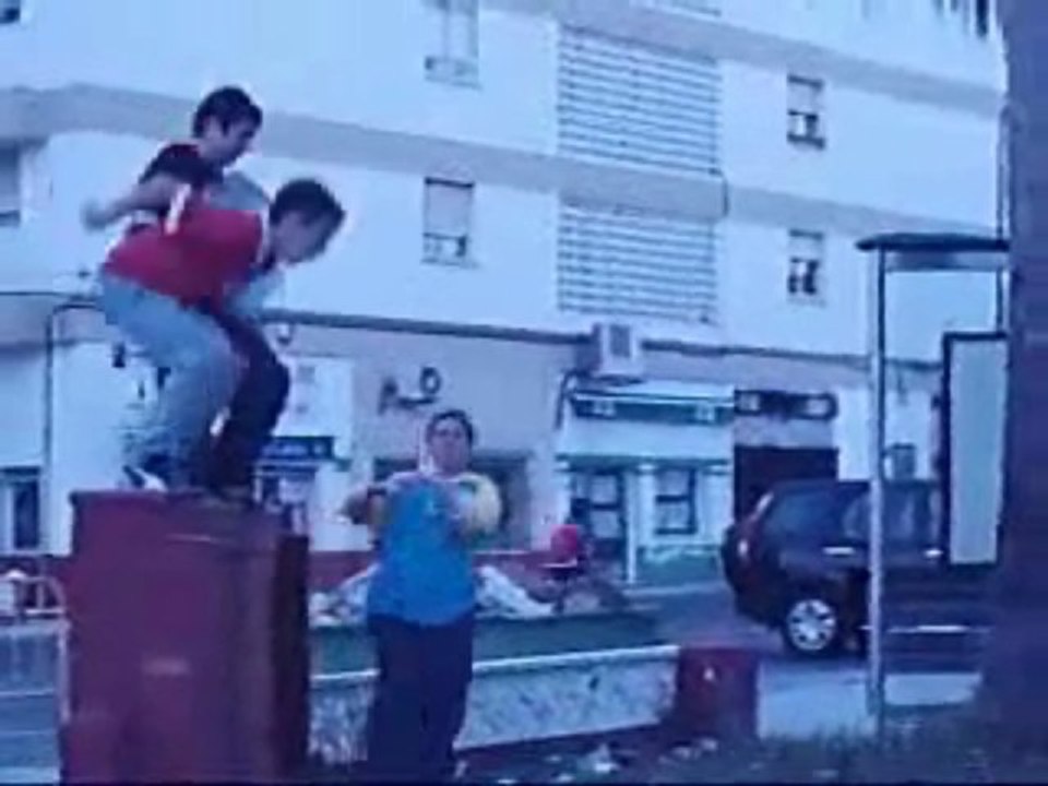 Whitewolf y Pollo (Nida) - Recuerdos Parkour San Fernando