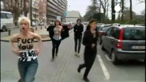 Femen'den cami önünde protesto