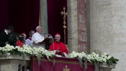 Papa lamenta mortes por chuva na Argentina