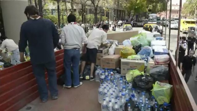 Argentinos se juntam para ajudar desabrigados