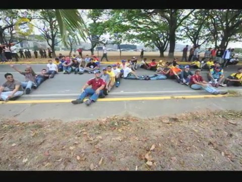 Jóvenes de Operación Soberanía entraron a La Carlota para entregar documento con exigencias