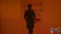 Arjun Kapoor Walks For Kunal Rawal @ Lakme Fashion Week 2013 !