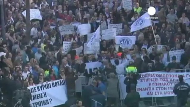 Cypriot bank workers protest over pensions threat