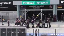 Mark Webber & Lewis Hamilton Pitstop