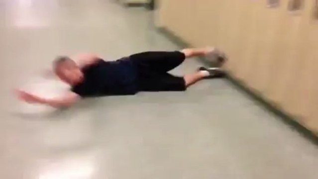 Nager dans le couloir