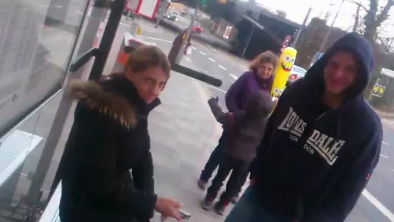 EI EI EI...Was sehe ich da ein verliebtes EHEPAAR O_o....ahhh yankooooo ;-)