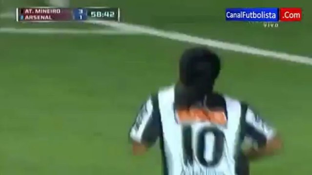 Karen Vindelov - Increible gol de Ronaldinho Atletico Mineiro vs Arsenal 5-2 Copa Libertadores 03-04-2013
