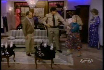 Newhart 168 "Cupcake In A Cage" 808