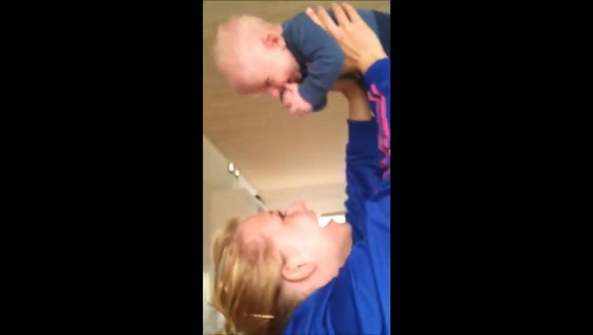 Bebe Vomit Dans La Bouche De Maman Video Dailymotion