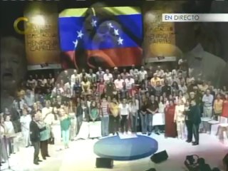 Video herunterladen: Así entonaron los artistas el himno nacional en la actividad en apoyo a Henrique Capriles