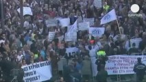 Trabalhadores bancários em protesto nas ruas da capital cipriota
