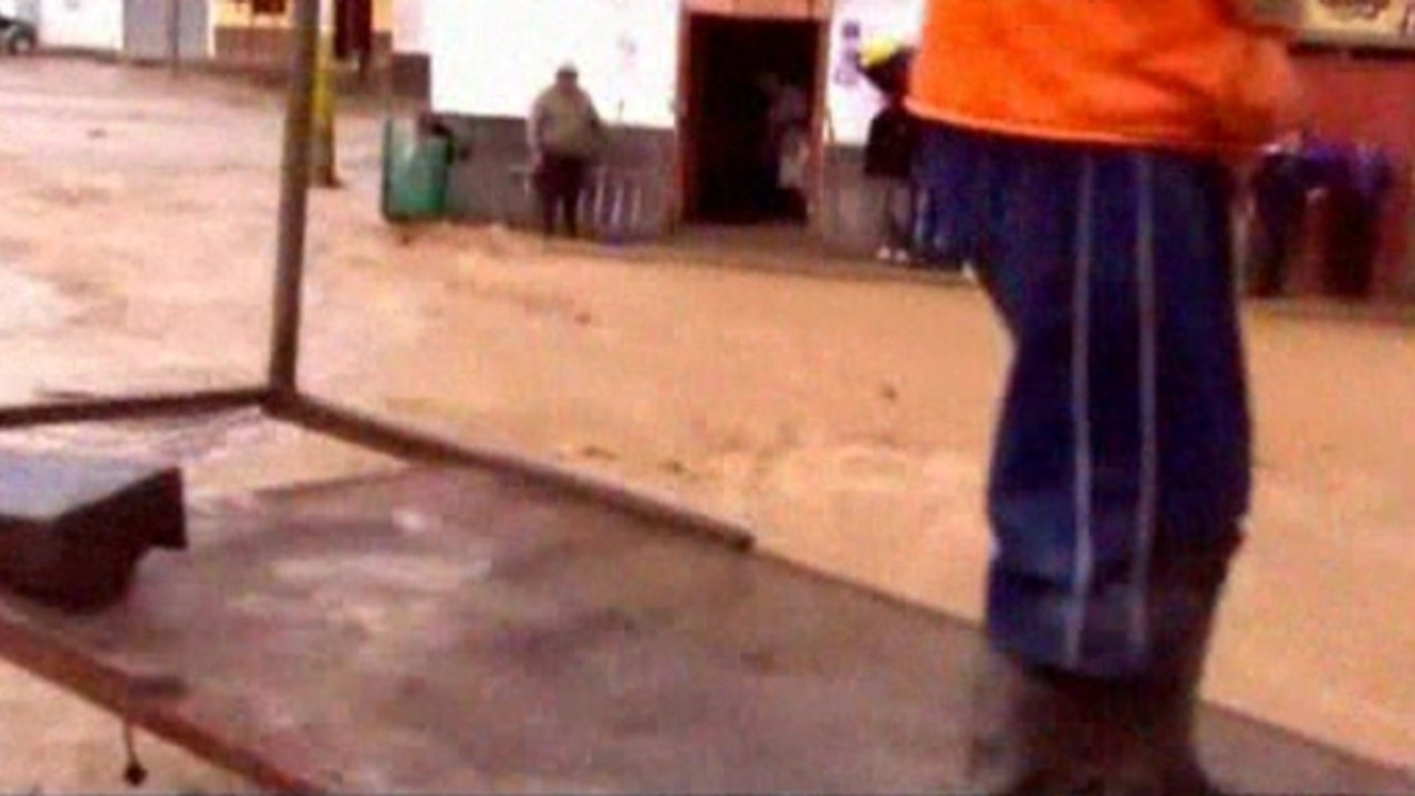 Deadly floods descend on Peru