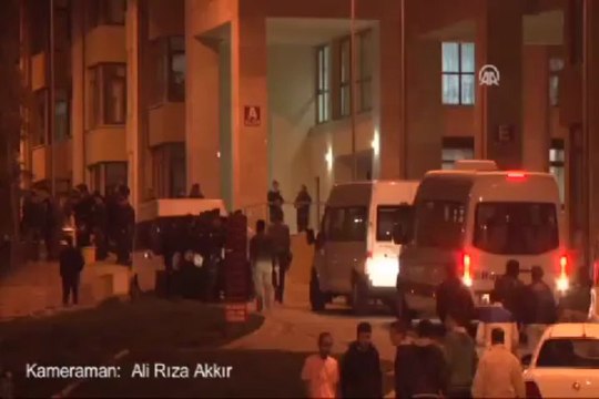 Bin polisle öğrenci yurdunda arama